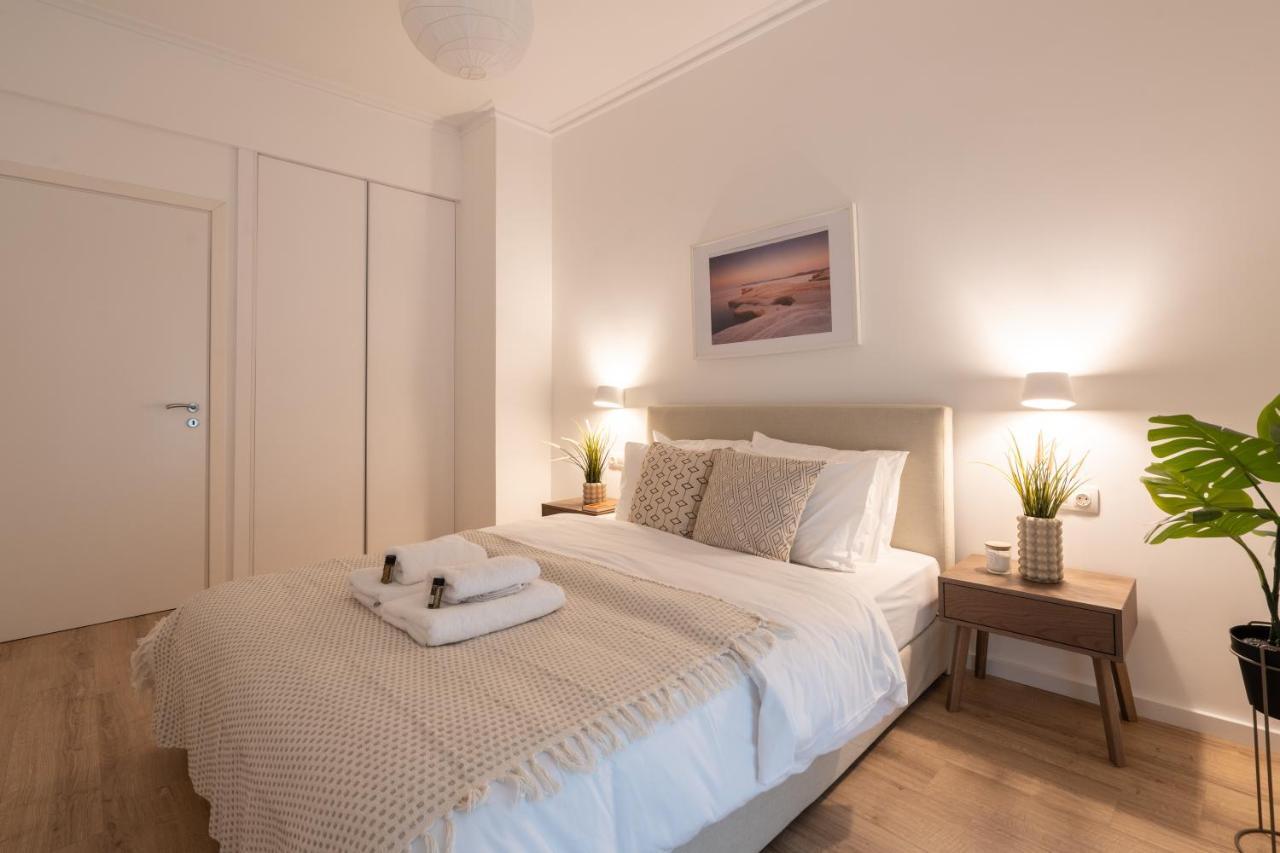 Unique 2 Bedrooms Apartment, Steps To Plaka And City Center เอเธนส์ ภายนอก รูปภาพ