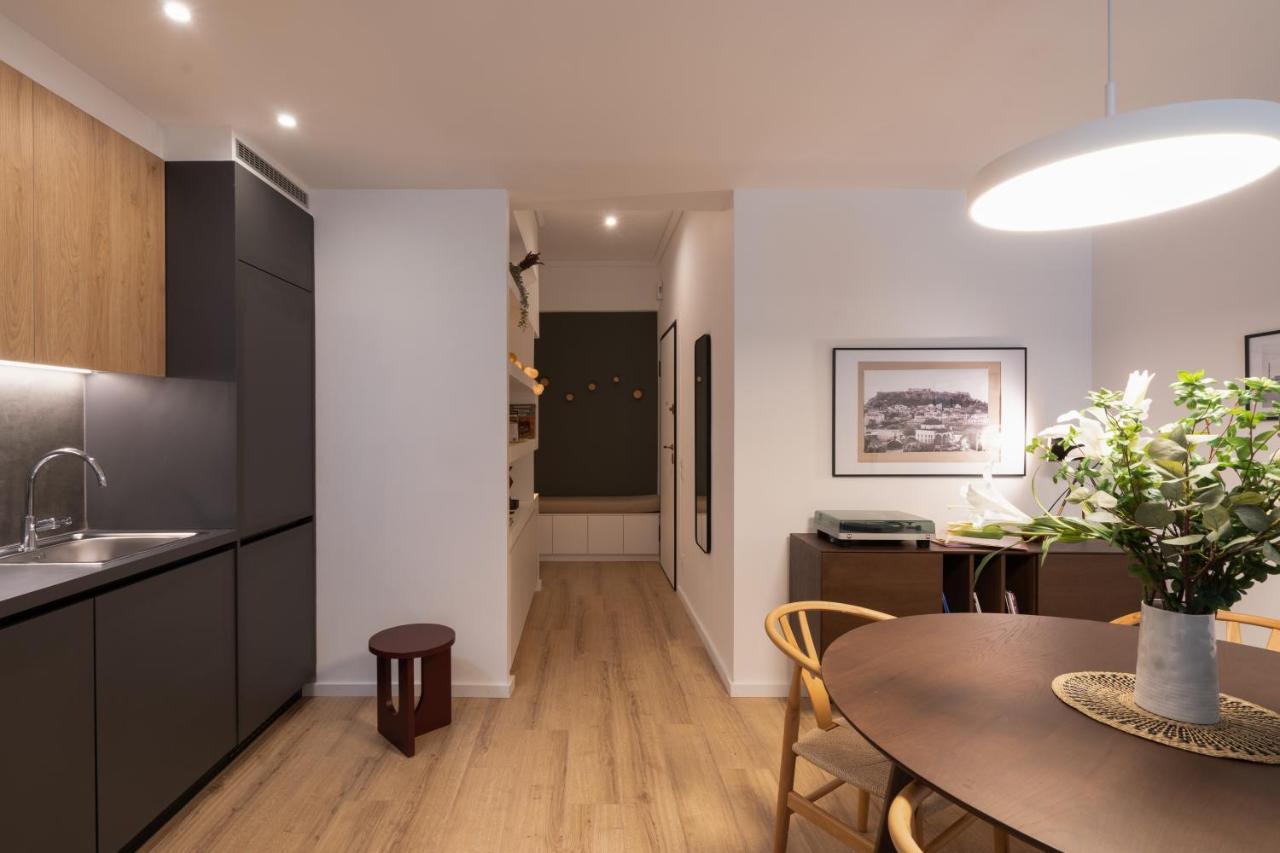 Unique 2 Bedrooms Apartment, Steps To Plaka And City Center เอเธนส์ ภายนอก รูปภาพ