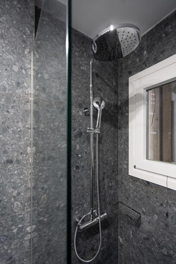 Unique 2 Bedrooms Apartment, Steps To Plaka And City Center เอเธนส์ ภายนอก รูปภาพ