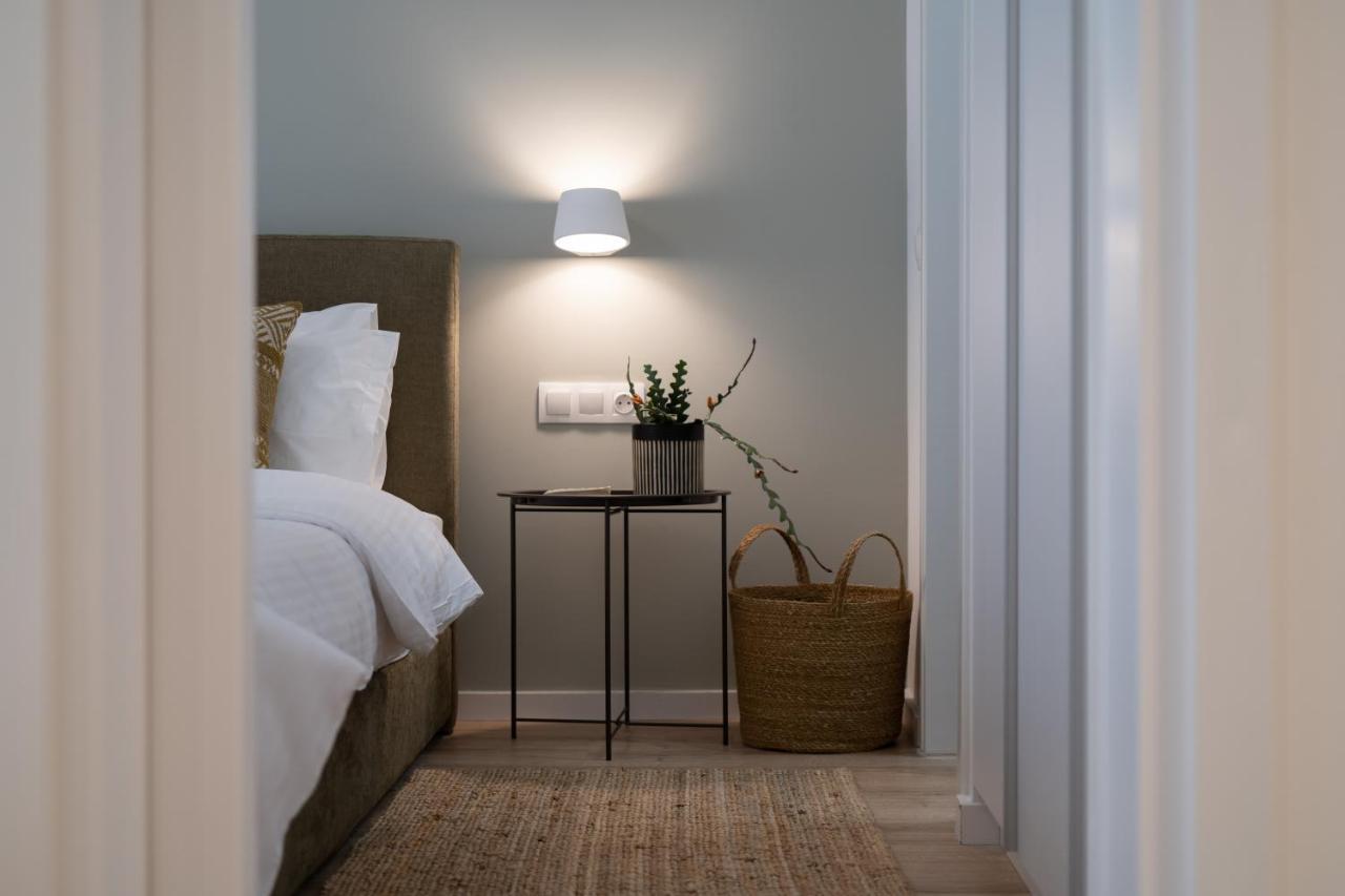 Unique 2 Bedrooms Apartment, Steps To Plaka And City Center เอเธนส์ ภายนอก รูปภาพ