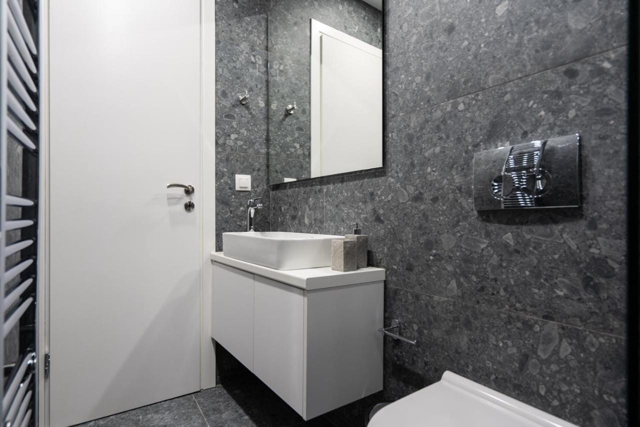 Unique 2 Bedrooms Apartment, Steps To Plaka And City Center เอเธนส์ ภายนอก รูปภาพ