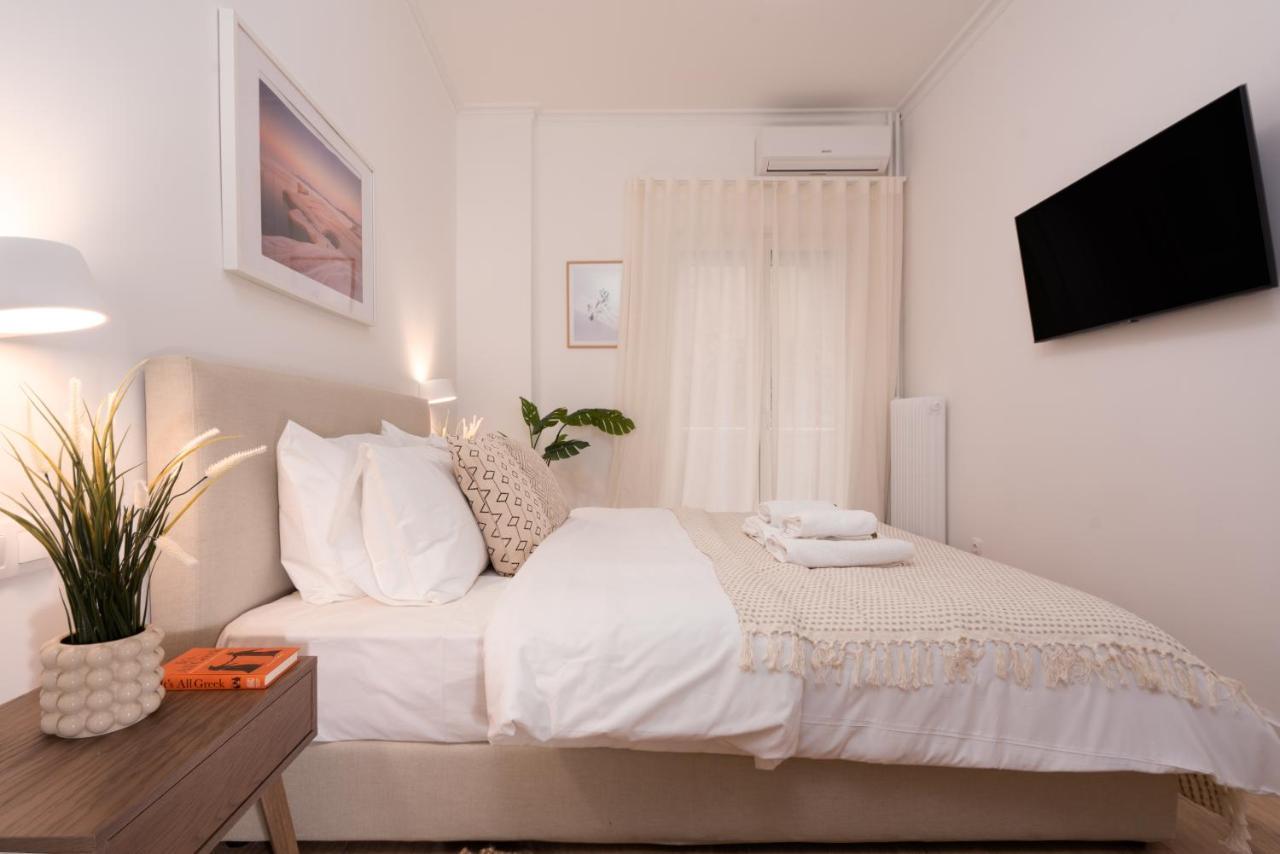Unique 2 Bedrooms Apartment, Steps To Plaka And City Center เอเธนส์ ภายนอก รูปภาพ